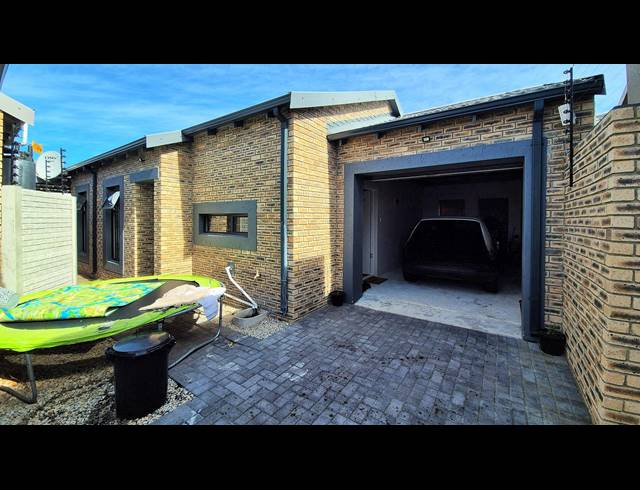 3 BEDROOM HOUSE FOR SALE IN FAIRVIEW